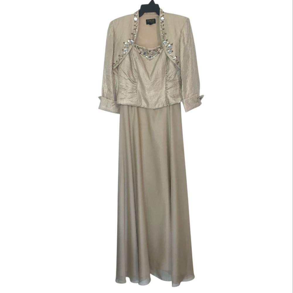 Ignite evenings by Carol Lin long dress size 6 beige measurements indescription